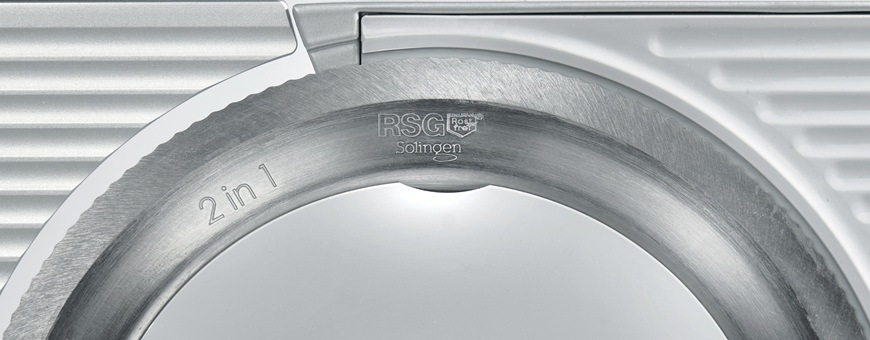 Kráječ Gorenje R708A Detailní záběr na nerezovou čepel 2 v 1 Solingen,