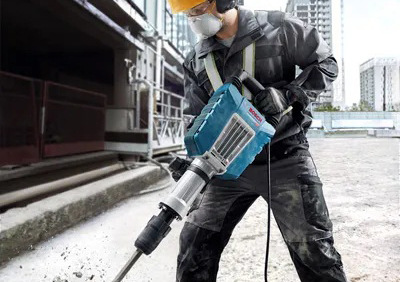 Kladivo Bosch Professional GSH 14 C Robustní konstrukce 14,6 kg, upínání HEX 22 mm a tlumení vibrací zvyšují komfort a kontrolu při dlouhé práci