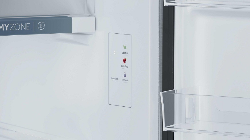 Chladnička Haier HPR5718DNMB černá detail ovládacího displeje na vnitřní stěně chladničky haier HPR5718DNMB