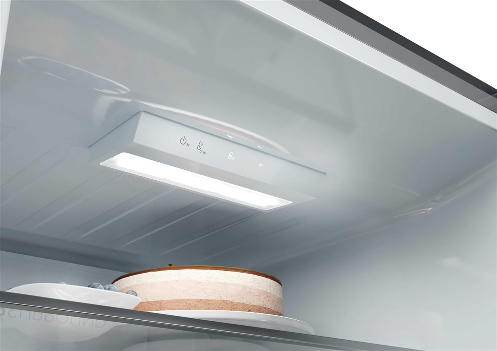 Chladnička s mrazničkou Haier HTR3620CNMP, tmavý nerez Chladnička komb. Haier HTR3620CNMP detail světla