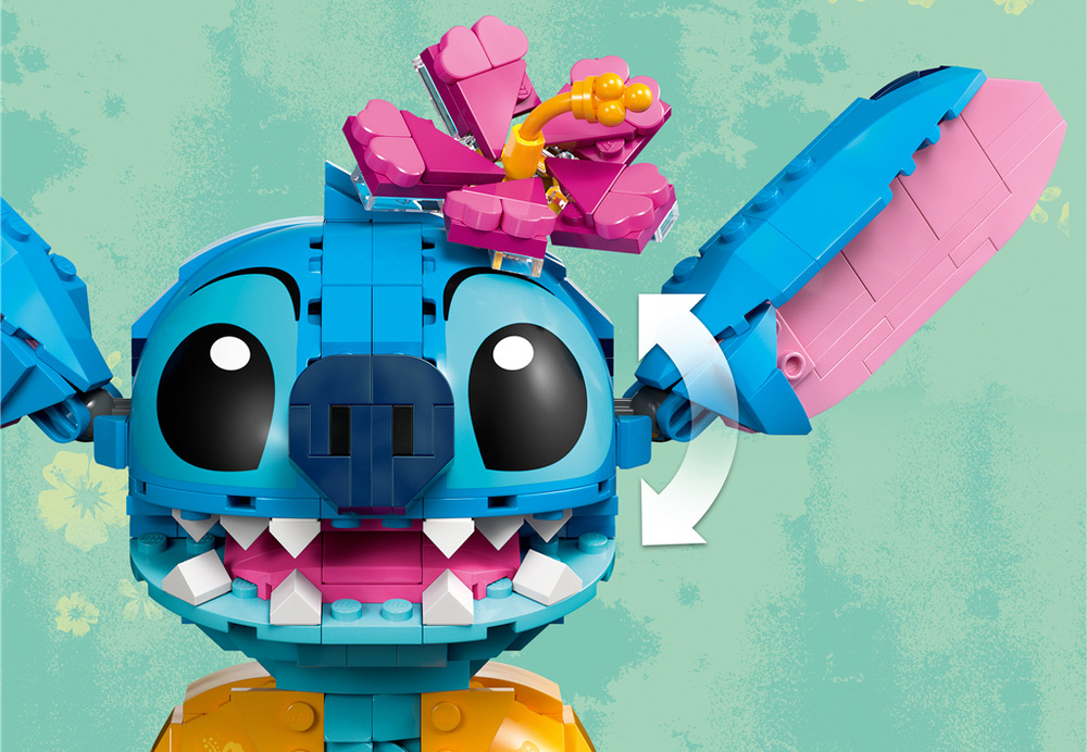 Stavebnice LEGO® │ Disney 43249 Stitch Stitch zaujme typickými velkými ušima, modrým zbarvením a havajskou košilí inspirovanou filmem.