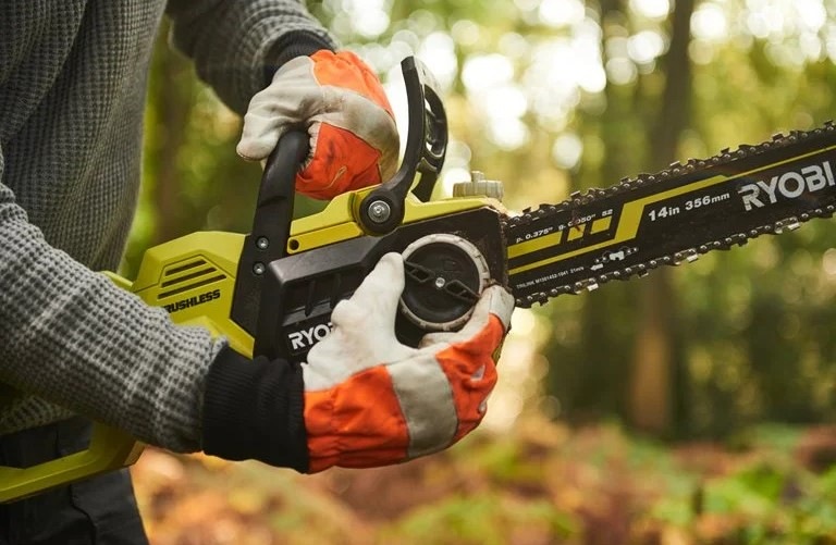 Řetězová pila Ryobi MAX POWER RY36CSX35A-0 (bez baterie) Řetězová pila Ryobi MAX POWER RY36CSX35A-0 (bez baterie)