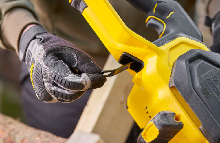 Řetězová pila Stanley FatMax SFMCCS730M1-QW (s baterií)