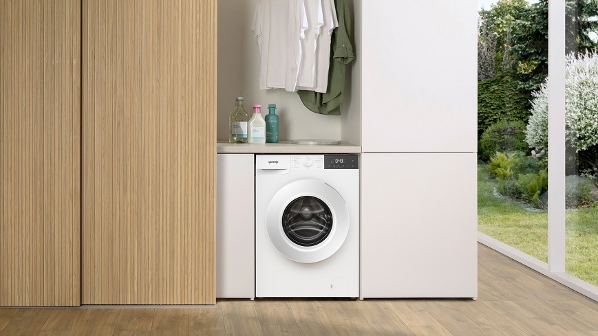 pračka Gorenje W1G2P84A32 v místnosti