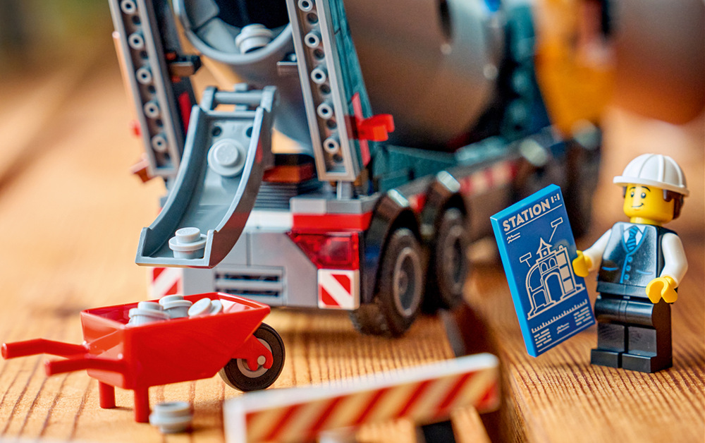Stavebnice LEGO® City 60478 Míchačka Funkční skluzný žlab a otáčivý buben umožňují dětem napodobit převoz a vykládání betonu.