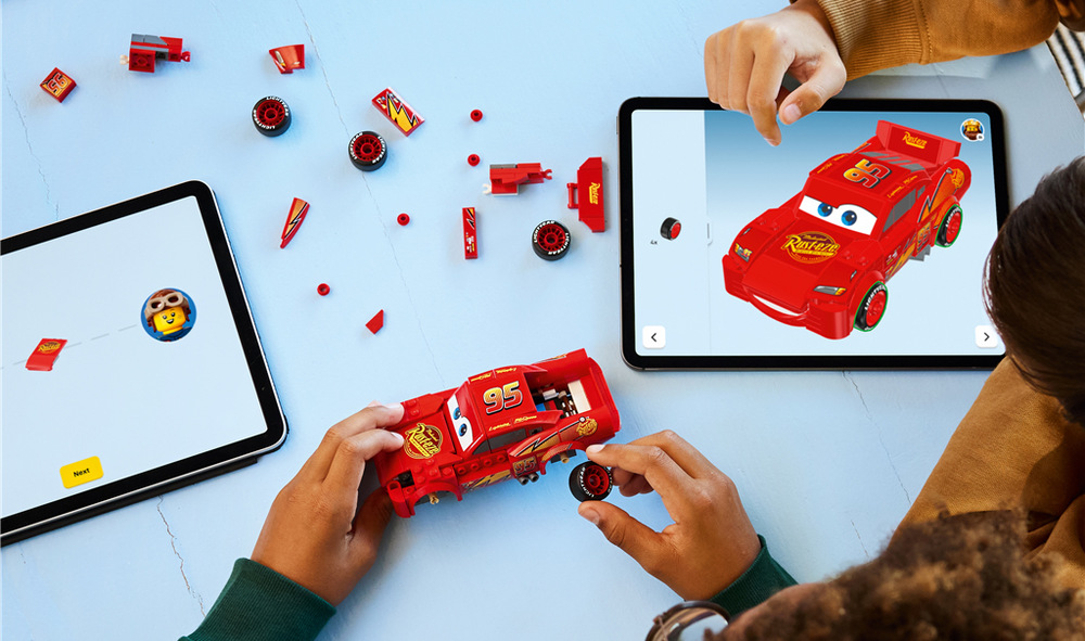 Stavebnice LEGO® Speed Champions 77255 Blesk McQueen Detailní podvozek nabízí dětem neobvyklý pohled na vůz a další možnosti při hraní i závodění.