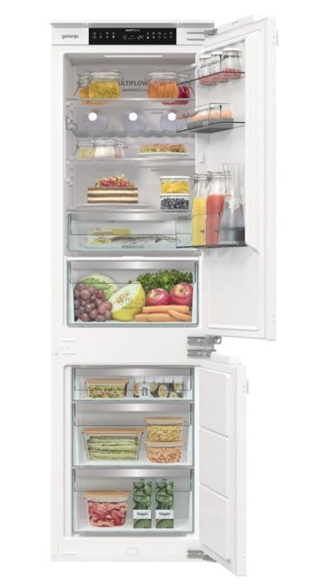 otevřená chladnička Gorenje NRKI517C62WF naplněná jídlem