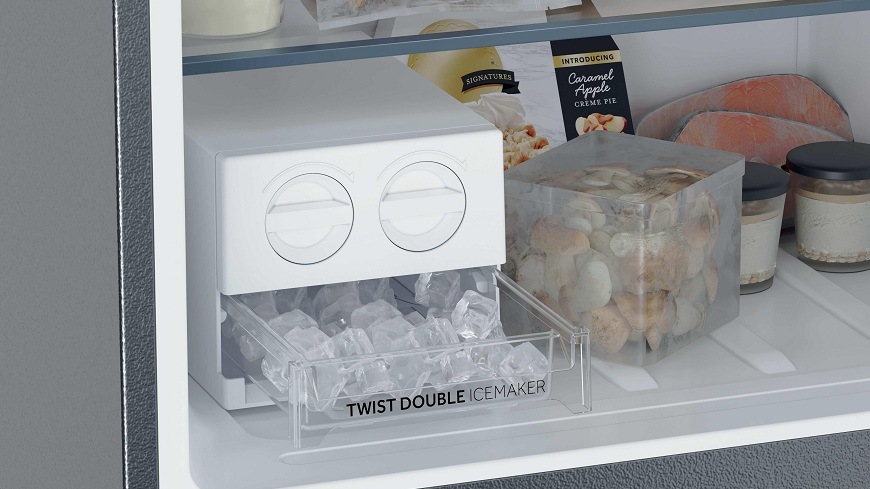  haier HPR5718DNMX prostředí mrazničky, uvnitř jsou potraviny a výrobník ledu double twist