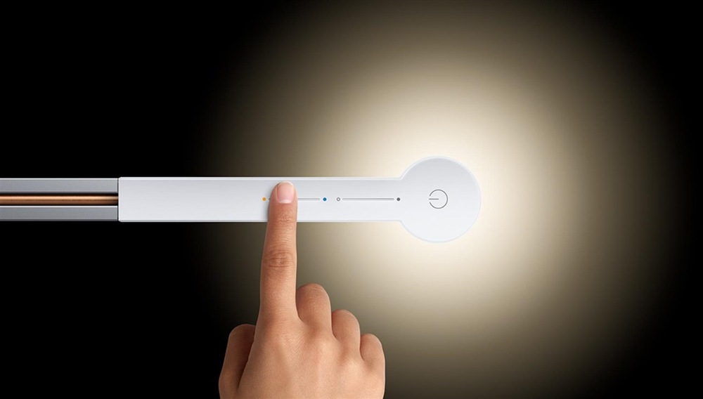 Stolní LED lampička Dyson Solarcycle Morph CD06, 14,3W, stmívání, PIR černá/zlatá Stolní LED lampička Dyson Solarcycle Morph CD06, 14,3W, stmívání, PIR černá/zlatá