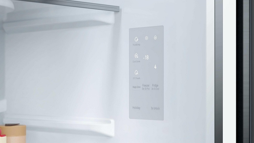 displej na boku lednice Haier HCR58S18DNMB