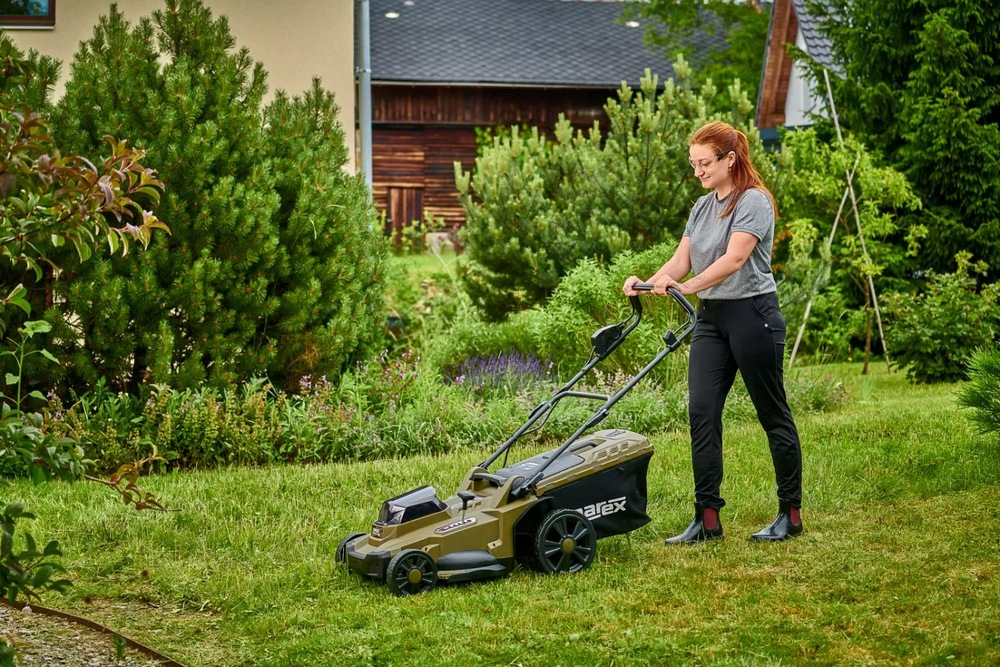 Sekačka Narex CST 430 4BN (s baterií) Sekání s aku sekačkou Narex CST 430 4BN