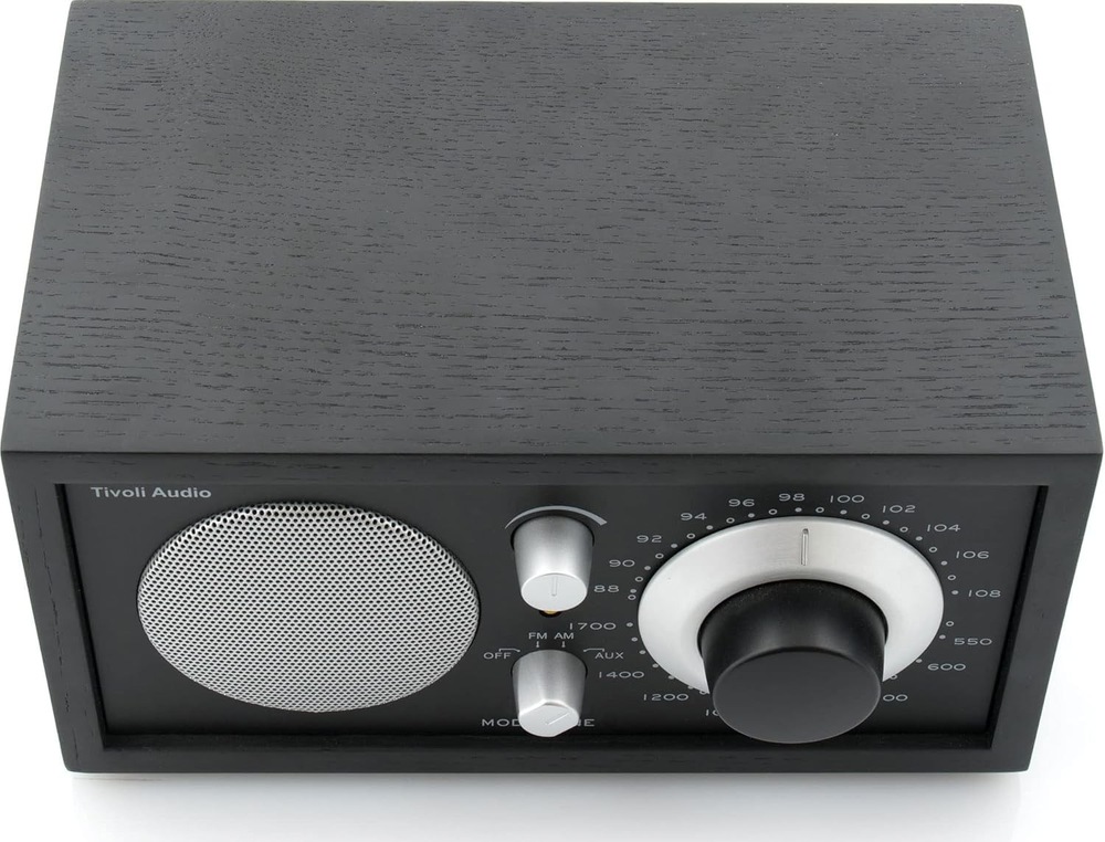 Radiopřijímač Tivoli Audio Model One černý Radiopřijímač Tivoli Audio Model One M1-BBS nabízí 2 velké hlavní ovladače pro pohotové nastavení