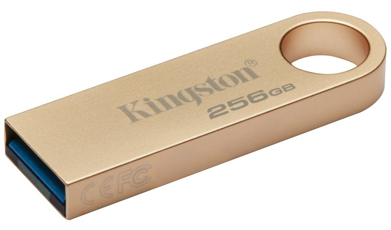 Kompaktní kovový USB flashdisk Kingston DataTraveler SE9 G3 zobrazený na bílém pozadí, detailně zachycující minimalistické tělo, integrované očko pro klíčenku a USB-A konektor