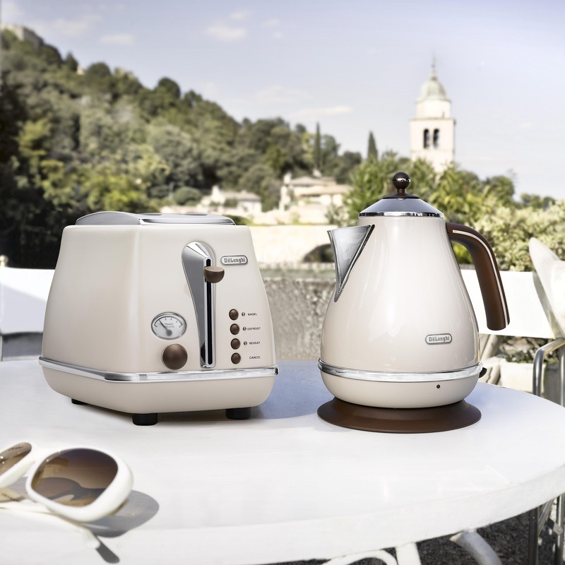 Rychlovarná konvice De'Longhi Icona Vintage KBOV2001BG béžová Rychlovarná konvice De'Longhi Icona Vintage KBOV2001BG béžová