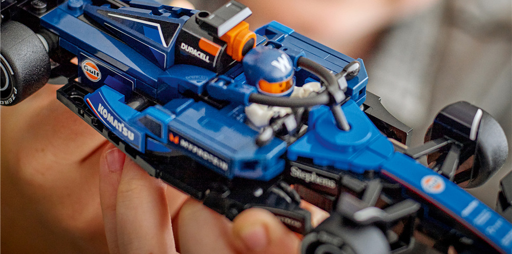 Stavebnice LEGO® Speed Champions 77249 Závodní auto Williams Racing FW46 F1® Minifigurka pilota a autentické detaily Williams Racing připraví děti na vlastní závody a domácí Velkou cenu.