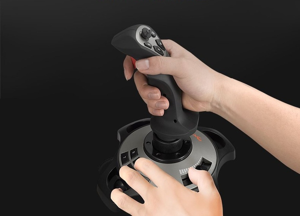PXN 2113 PRO Flightstick spoléhá na čtyřosý řídicí systém