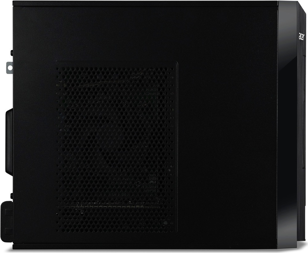 Stolní počítač Acer Aspire XC-1715 černý Na obrázku je stolní počítač Acer Aspire XC-1715 z bočního pohledu. Černá skříň má jednoduchý matný boční panel s velkou perforovanou větrací mřížkou uprostřed, která slouží k chlazení vnitřních komponent. Vpravo je vidět lesklý okraj předního panelu s částečně viditelným logem Acer. Celkově působí skříň úzce, kompaktně a kancelářsky.