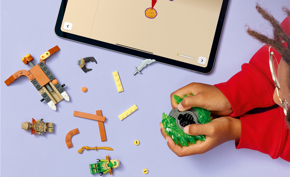 Stavebnice LEGO® NINJAGO® 71850 Lloyd vs. spinner pozemské příšery Dvě minifigurky a odpalovací mechanismus dělají ze stavebnice akční dárek pro malé fanoušky nindžů.