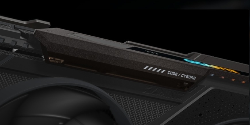 Grafická karta GIGABYTE GeForce RTX 5060 GAMING OC 8G Detail horního RGB panelu grafické karty GIGABYTE RTX 5060 GAMING OC s nápisem CODE CYBORG