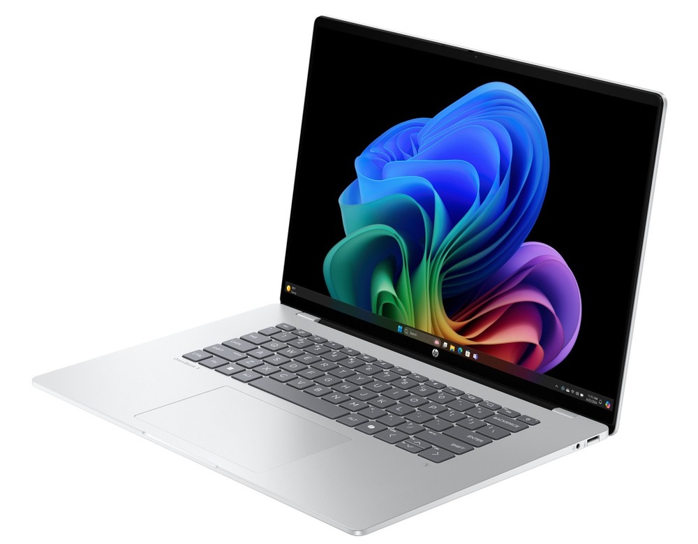 Notebook HP OmniBook 5 NG AI 16-bf0002nc + Game Pass předplatné na 3 měsíce stříbrný Notebook HP OmniBook 5 NG AI PC 16-bf0000nc otevřený a natočený doleva
