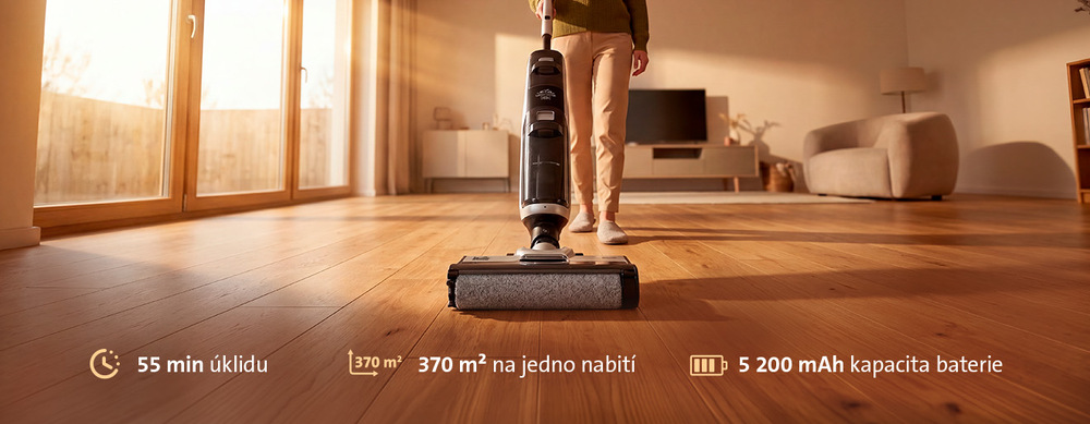 Podlahová myčka ETA Wash Master AI na vytírání dřevěné podlahy v obývacím pokoji – výdrž 55 min úklidu, pokrytí 370 m2 a kapacita baterie 5 200 mAh