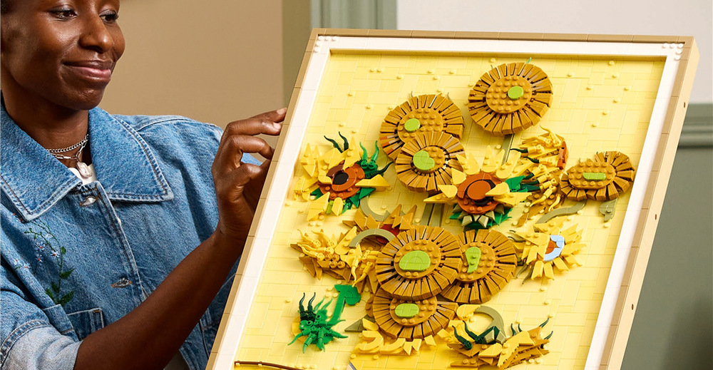 Stavebnice LEGO® Art 31215 Vincent van Gogh – Slunečnice Hotový obraz LEGO lze zavěsit na zeď a díky rozměrům přes 54 cm na výšku výrazně ozdobí interiér