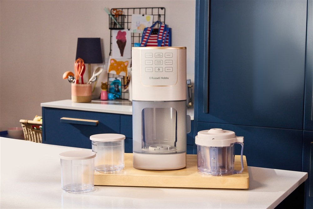 Zmrzlinovač RUSSELL HOBBS Chilluxe 28750-56 béžová Zmrzlinovač Russell Hobbs 28750-56 Chilluxe detail produktu v kuchyni