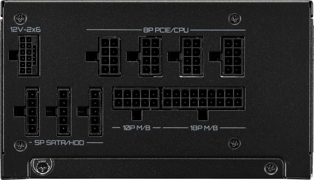 Na obrázku je detail modulárních portů napájecího zdroje Cooler Master. Nahoře jsou konektory označené 12V-2x6 a 8P PCIe/CPU, dole porty pro SATA/HDD a rozdělené konektory pro základní desku 10P M/B a 18P M/B. Panel je černý, přehledně popsaný a slouží pro zapojení všech potřebných napájecích kabelů.