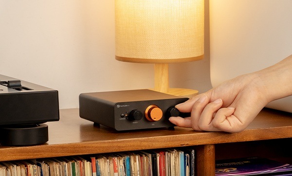 Zesilovač Fosi Audio P4 černý Fosi Audio P4 také umožňuje korekci tónů