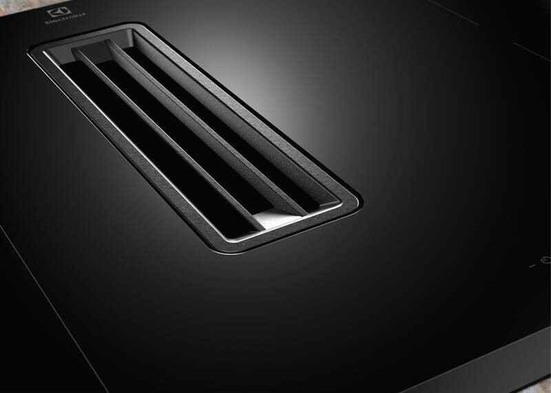 Indukční varná deska s odsáváním Electrolux KCC83443 černá