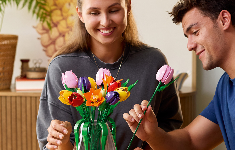 Pět různých podob tulipánů v několika barvách umožňuje vytvořit pestrou kytici podle vlastní představivosti.