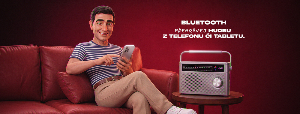 Přenosné rádio JVC šedé s Bluetooth – přehrávání hudby z telefonu či tabletu, banner s mužem na pohovce