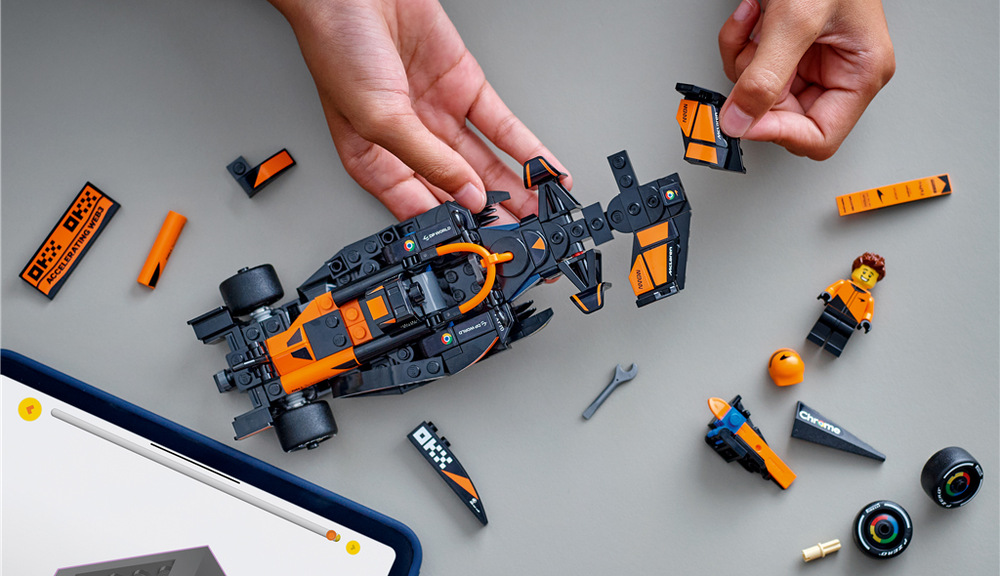 Kompaktní model se hodí na vystavení, závodění i jako součást vlastní sbírky vozů LEGO Speed Champions.