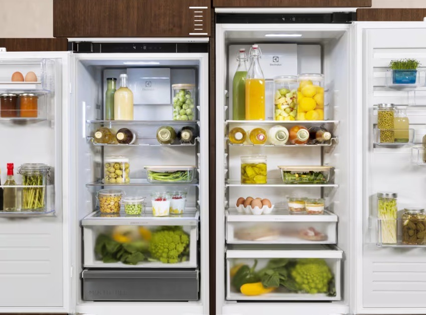 Chladnička s mrazničkou Electrolux Série 600 LNT6ME46X3 nerez Srovnání velikosti běžné lednice Electrolux a lednice Electrolux MultiSpace.