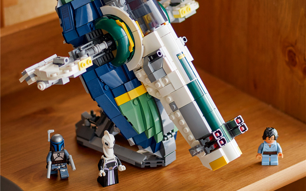 Stavebnice LEGO® Star Wars™ 75433 Jango Fett a jeho hvězdná loď Křídla ovládaná gravitací se při manipulaci s lodí automaticky otáčejí a dodávají hraní zajímavý pohyb.