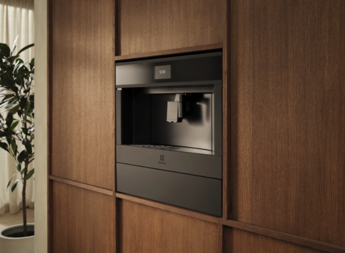 Vestavné espresso Electrolux série 800 EBC95T černý Vestavné espresso Electrolux série 800 EBC95T černý