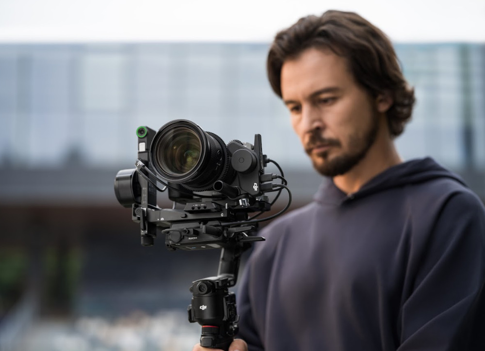 Stabilizátor DJI RS 5 Combo černý DJI RS 5 využívá technologii RS Enhanced Intelligent Tracking