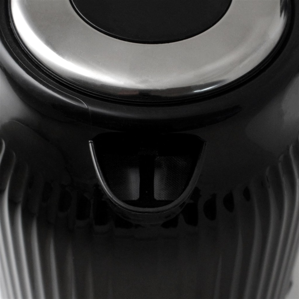 Rychlovarná konvice Rohnson R-7711, 1,7 l černá Rychlovarná konvice Rohnson R-7711 nabízí světelnou indikaci vypnuto/zapnuto