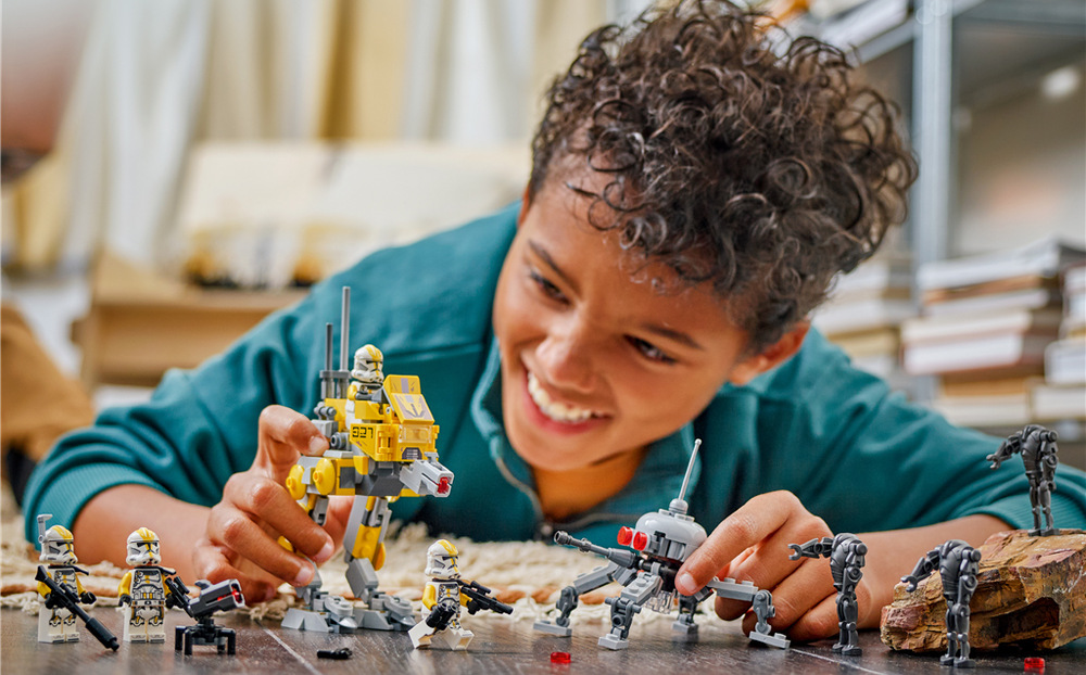 Stavebnice LEGO® Star Wars™ 75431 Bitevní balíček klonovaných vojáků z 327. hvězdného sboru Aplikace LEGO Builder nabízí digitální návod s možností modely přibližovat, otáčet ve 3D a sledovat postup stavění