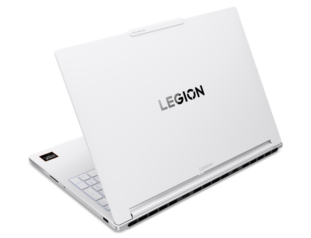 Pootevřený notebook Lenovo Legion 7 16AGP11 zezadu
