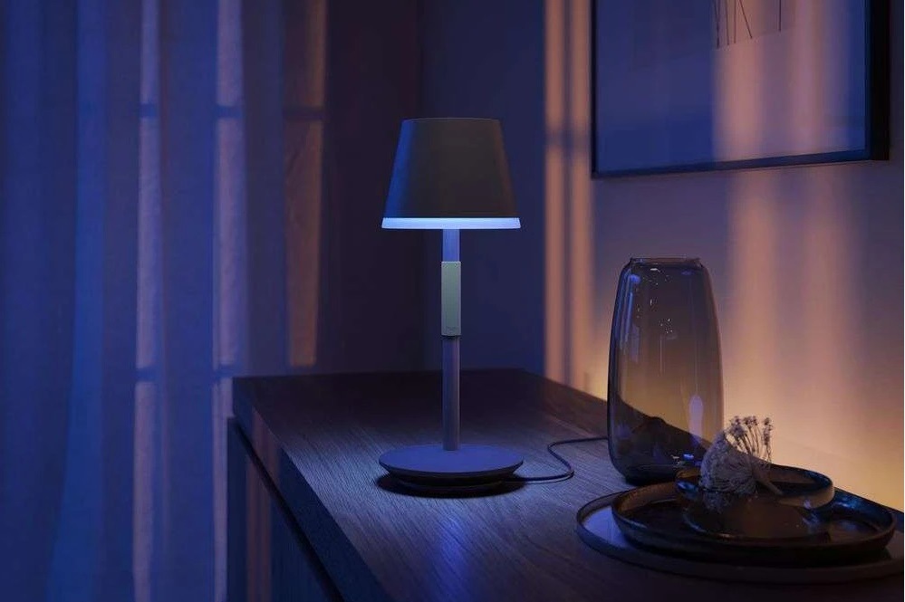 Stolní LED lampička Philips Hue Go černá Stolní LED lampička Philips Hue Go černá