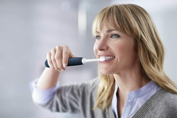 Zubní kartáček Philips Sonicare 5100 HX6851/34 bílý/modrý Zubní kartáček Philips Sonicare 5100 HX6851/34 bílý/modrý