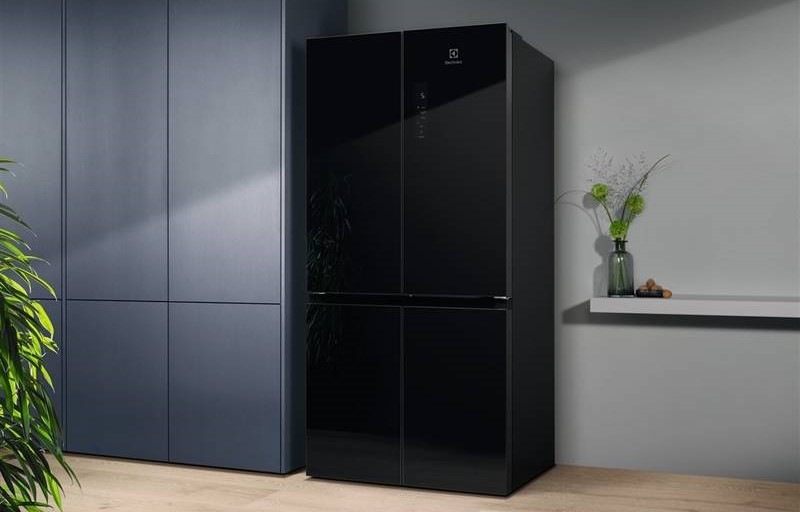 Americká lednice Electrolux ELT9VE52M0 černá