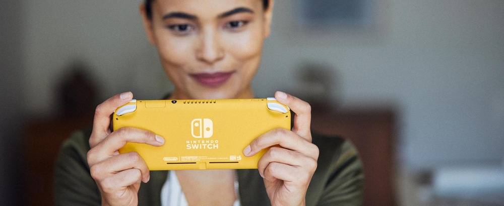 Herní konzole Nintendo Switch Lite Coral + ACNH bundle Nintendo Switch Lite + Animal Crossing: New Horizons