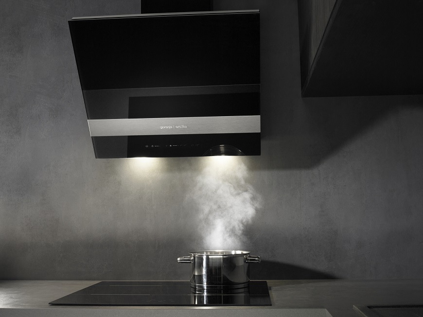 Komínový odsavač par Gorenje WHI643ORAB, černá, technologie AdaptTech