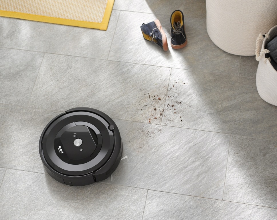 Robotický vysavač iRobot Roomba e5 černý