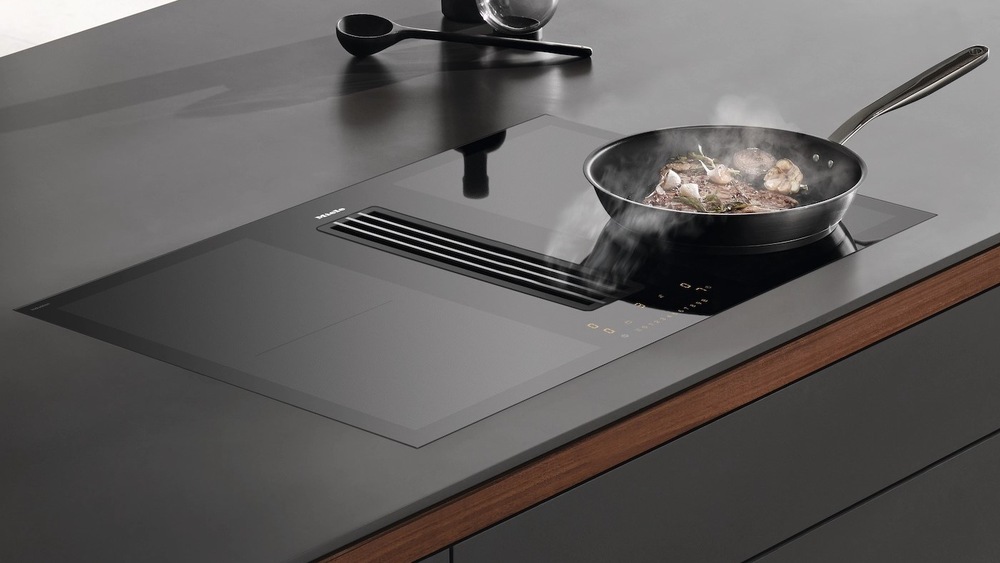 Indukční varná deska s odsáváním Miele KMDA 7272 FL-U černá Indukční varná deska s odsáváním Miele KMDA 7272 FL-U černá