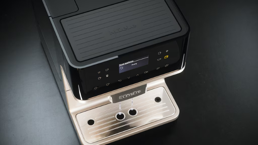 Automatický kávovar Miele CM 6360 černý