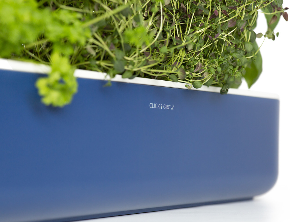 Chytrý květináč Click and Grow Smart Garden 9 tmavě modrý Design květináče Click and Grow.