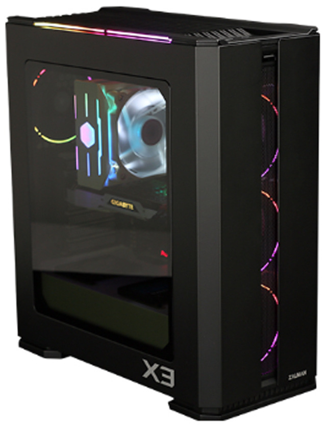 Case Zalman X3 černá Na obrázku je černá počítačová skříň Zalman X3 v pohledu zleva zepředu. Má průhlednou bočnici, přes kterou je vidět podsvícený vnitřek počítače, a v úzkém předním průzoru jsou patrné tři RGB ventilátory nad sebou. Nahoře je tenký světelný pruh a dole na bočnici výrazné označení X3. Skříň působí elegantně, moderně a herně.